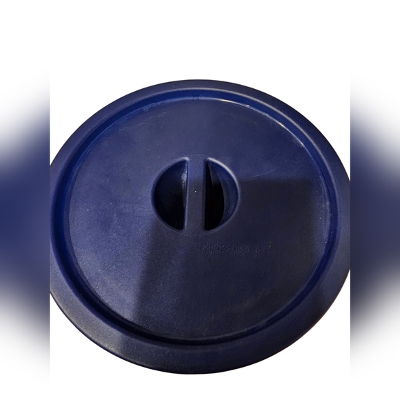 Vintage‎ Tupperware Cream and Blue Storage Container with Lid - Picture 2 of 4